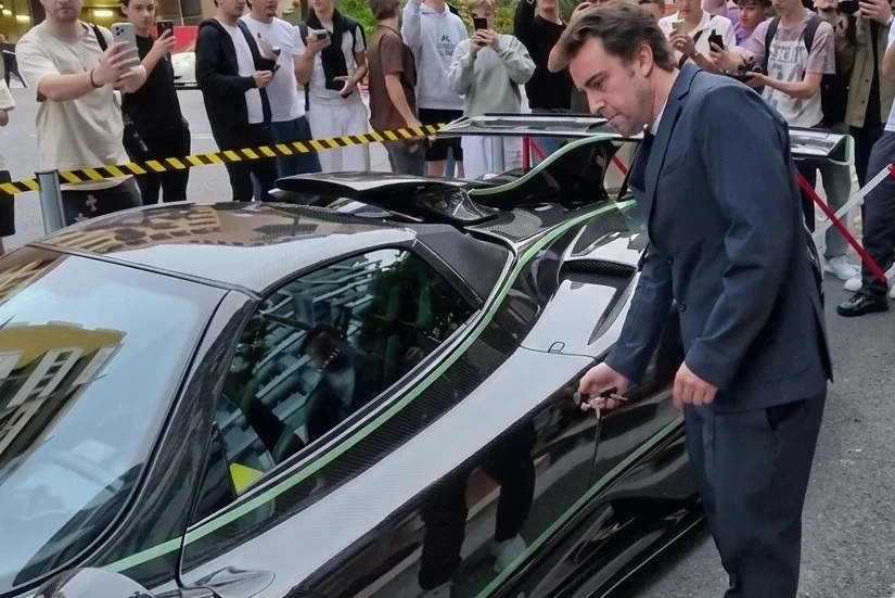 Fernando Alonso spotted in his recently acquired Pagani Zonda Diamante Verde