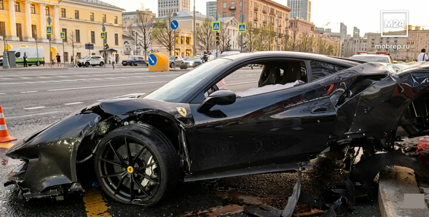 Russian rapper Navai crashes his Ferrari 488 Pista in Moscow