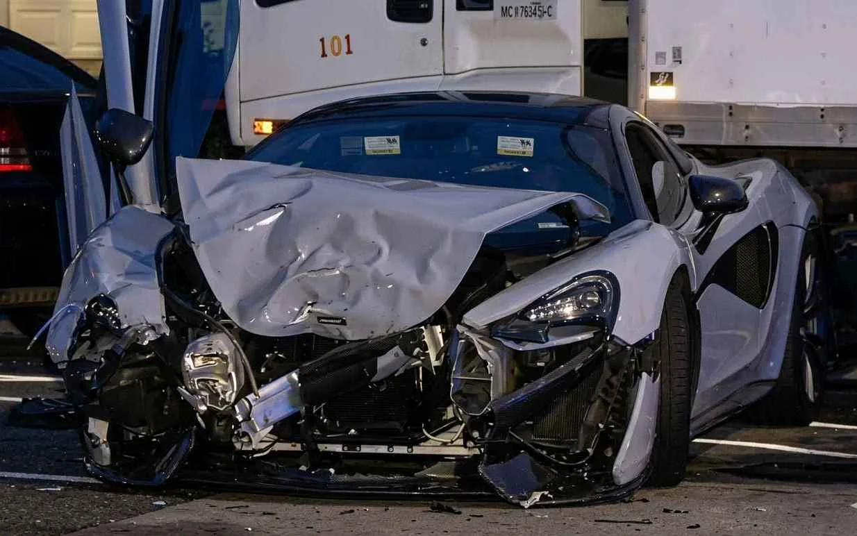 Late-night McLaren crash in Chicago leaves one dead on the scene