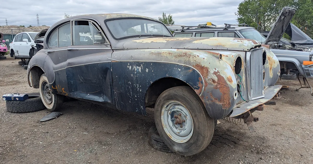 Junkyard Find: 1960 Jaguar Mark IX