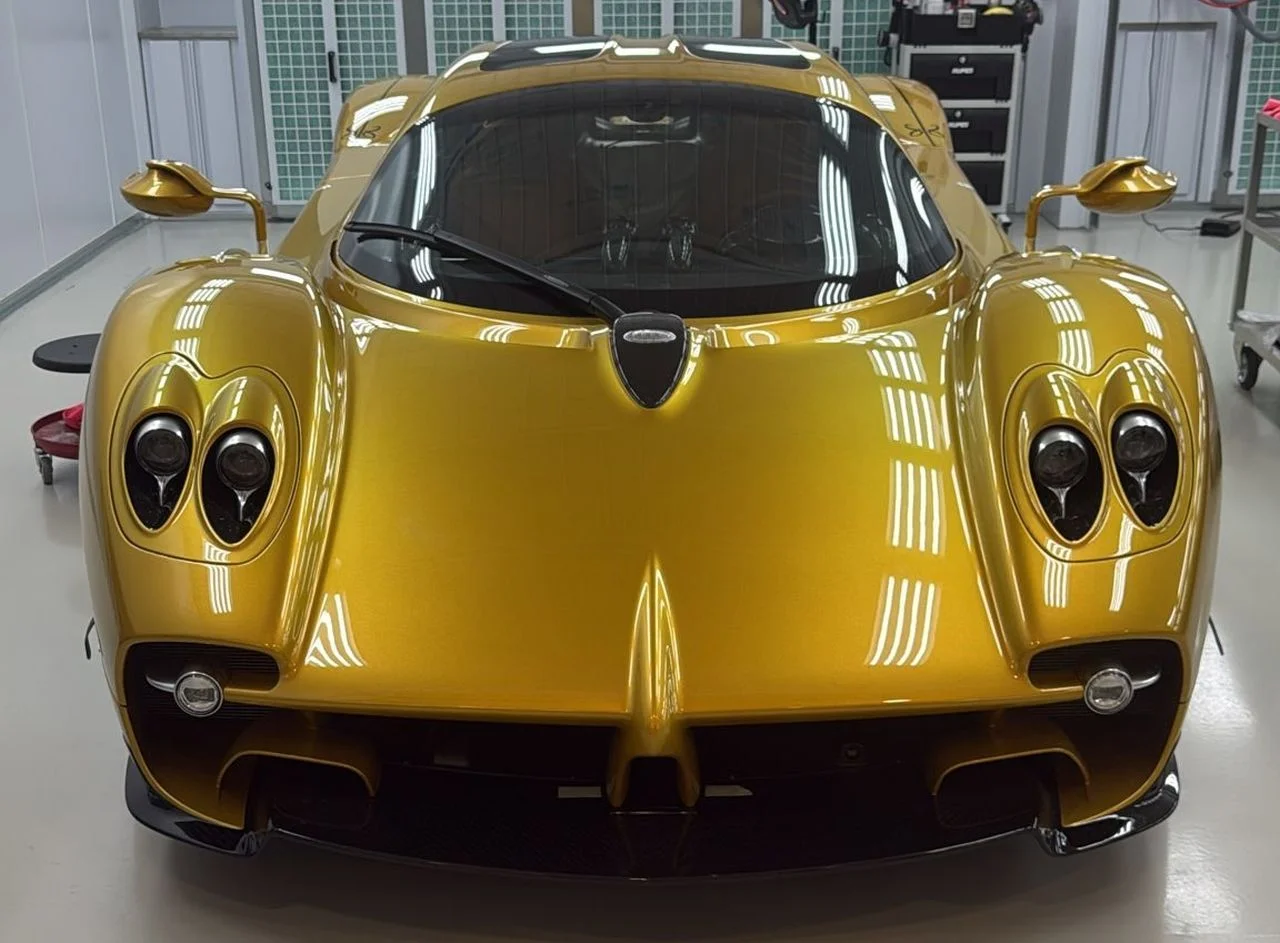 The paint on this Pagani Utopia contains real Gold & Moondust