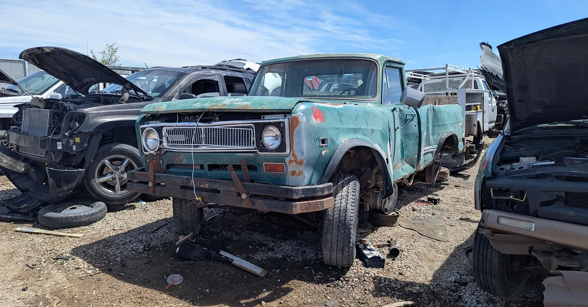 Junkyard Find: 1975 International Harvester 200 4×4 Pickup