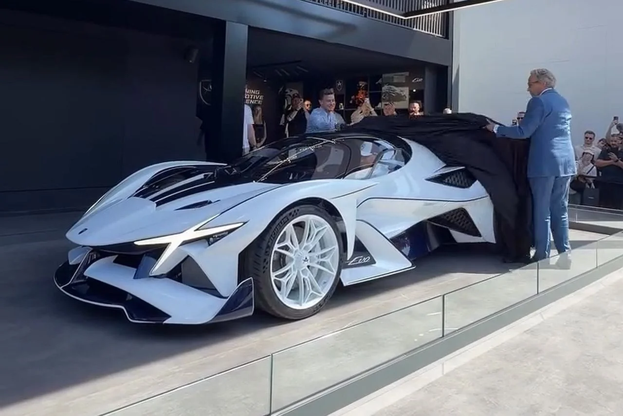 First customer Apollo Evo ‘Caribbean Dragon’ unveiled at Goodwood